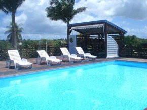 Maison de 3 chambres avec piscine partagee jardin clos et wifi a Sainte Anne a 3 km de la plage